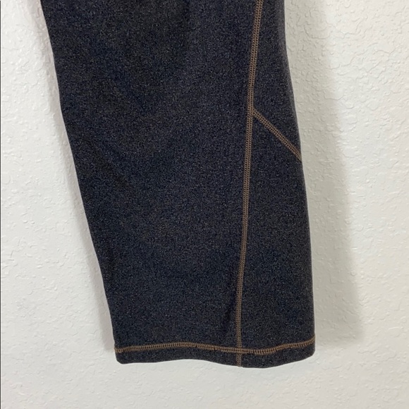 Athleta wide leg cropped grey yoga legging - Picture 4 of 7